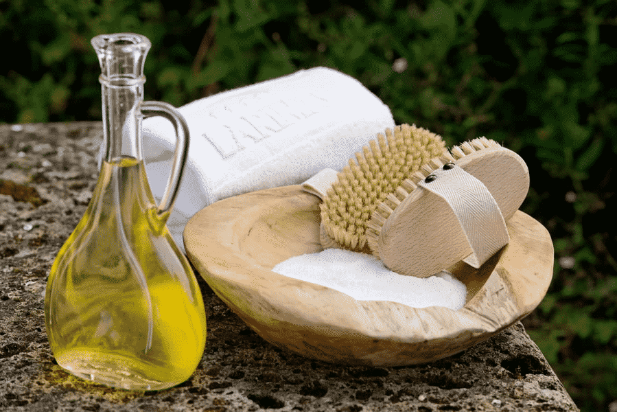 Bürsten-Massage zum Entschlacken mit wertvollen Ölen im Larimar