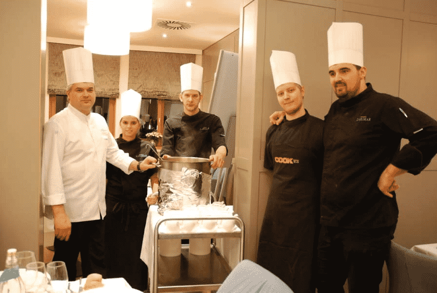 Stolzes Küchen-Team