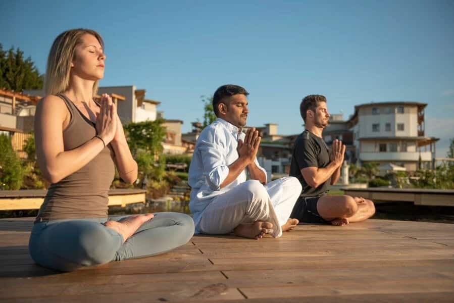 Hatha Yoga mit Meditation am neuen Koiteich Hotel Larimar
