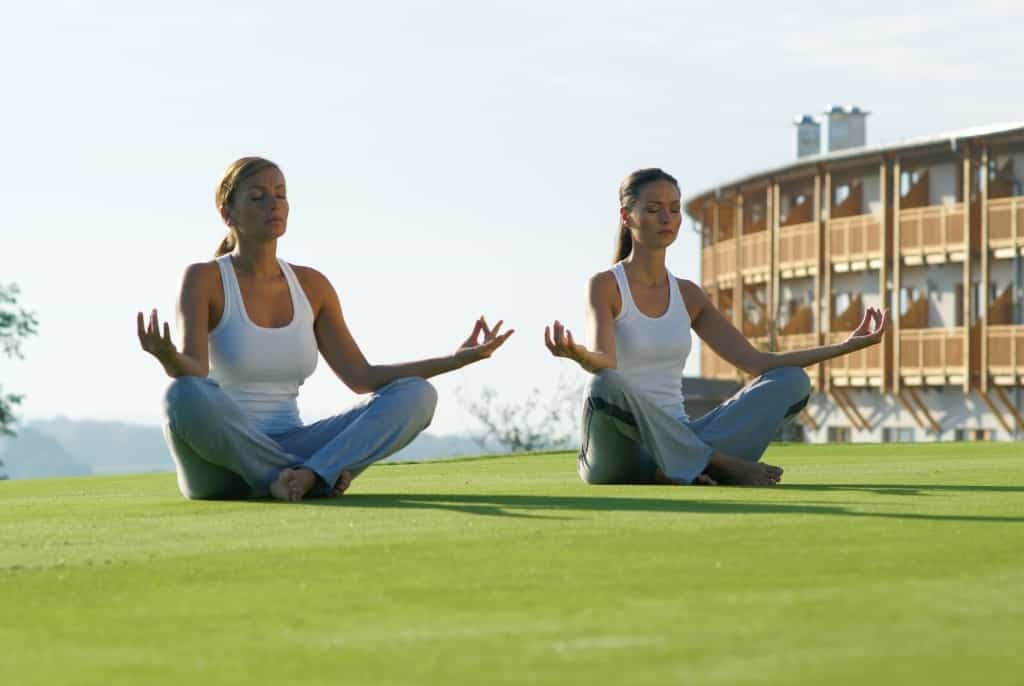 Yoga mit Freundinnen im Hotel Larimar
