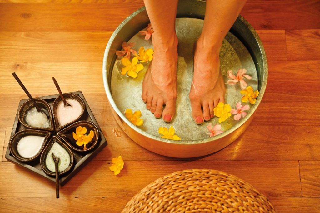 Thai-Massage Fußbad im Larimar Premium-Spa