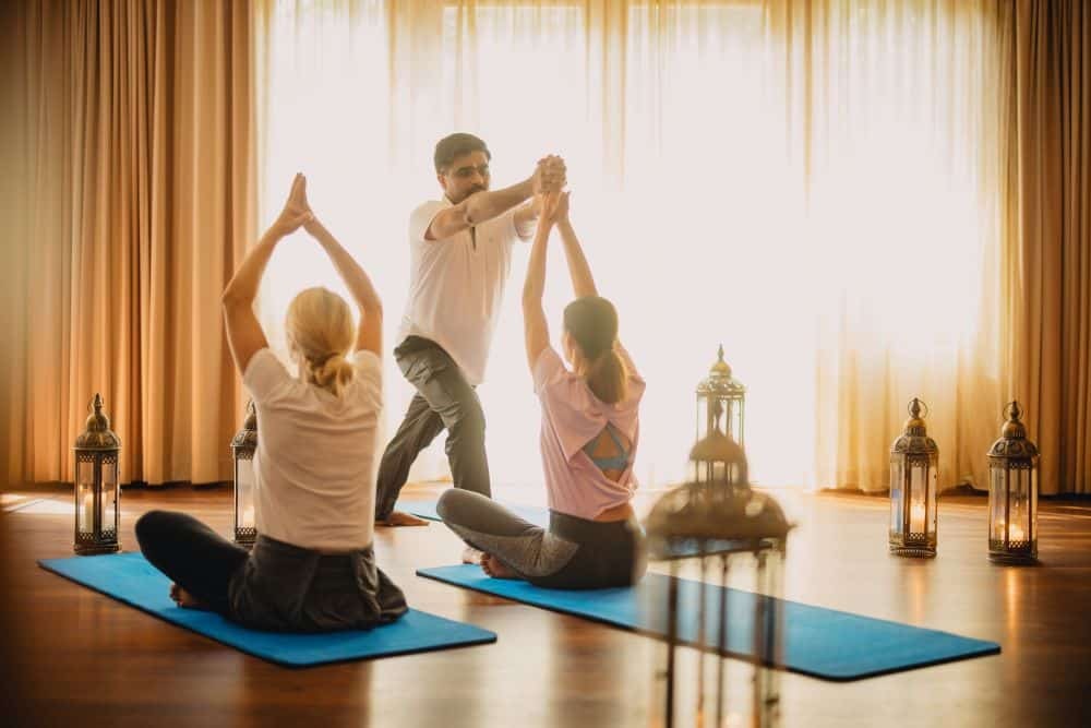 Yoga Gymnastikraum indischer Yogi Larimar Schrotter Photograph