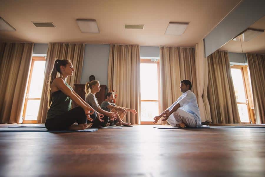 Yoga mit indischem Yogi