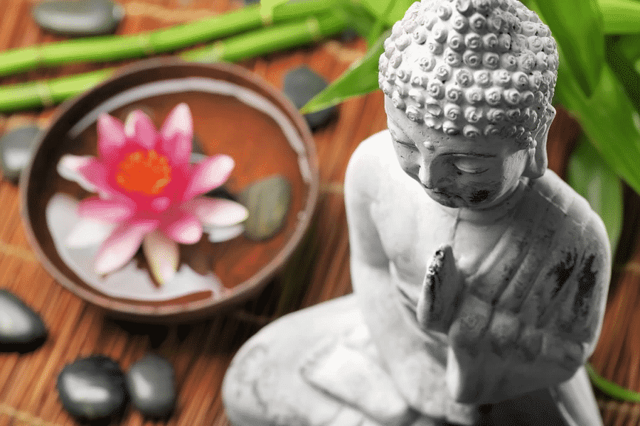 Ruhiges Ambiente für die Meditation beim Hatha Yoga