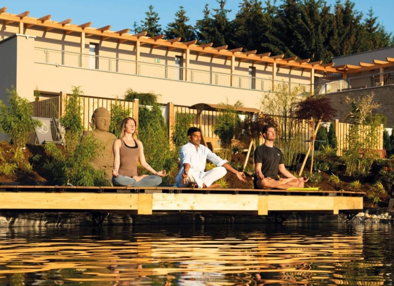 Yoga, der Weg zu innerem Frieden im Hotel Larimar