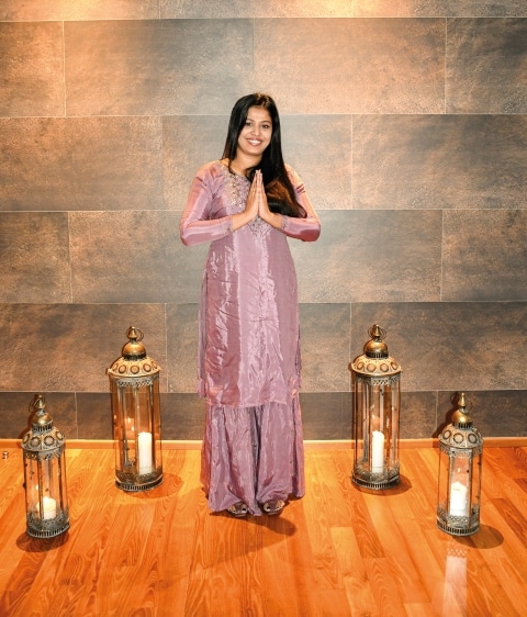 Kavitha-Gopalan-Shyamala-Yoga-Therapie-im-Larimar
