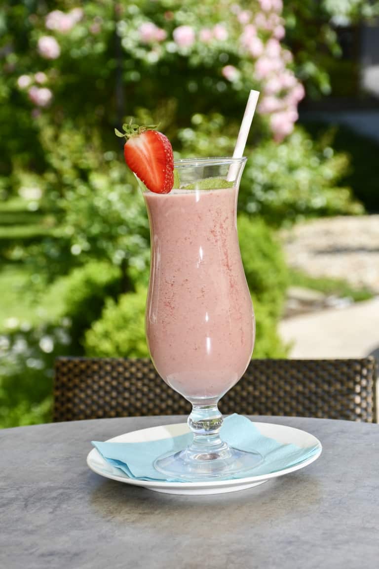 Köstlicher-ayurvedischer-Erdbeer-Drink