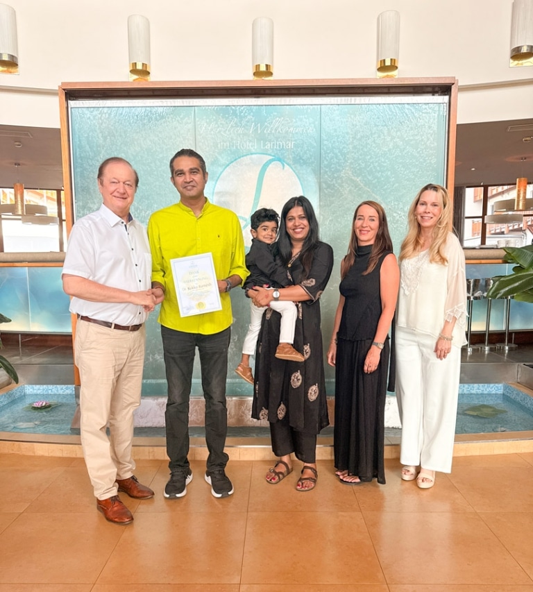 Indische Ayurveda Ärzte im Larimar geehrt