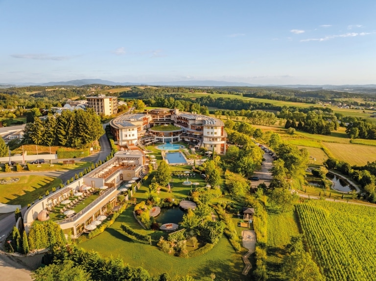 Hotel Larimar Luftansicht
